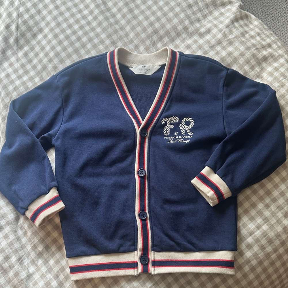 H&M adorable cardigan. Size 5-6 T